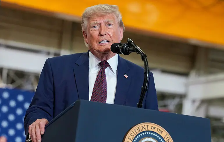 «Не надсилайте їх мені»: Трамп не хоче дивитися на фото війни в Україні