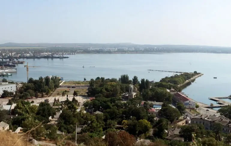 Дрони СБУ влучили в авіабазу "Джанкой" та порт у Керчі