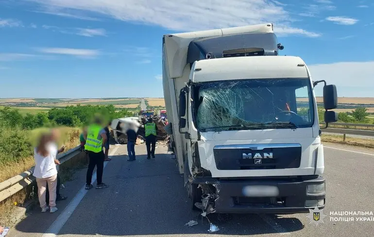 ДТП на трасі Одеса-Київ: загинув підліток, ще шестеро дітей постраждали