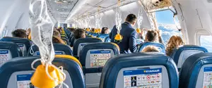 Рейс Ryanair: мужчину затянуло в разбитый иллюминатор