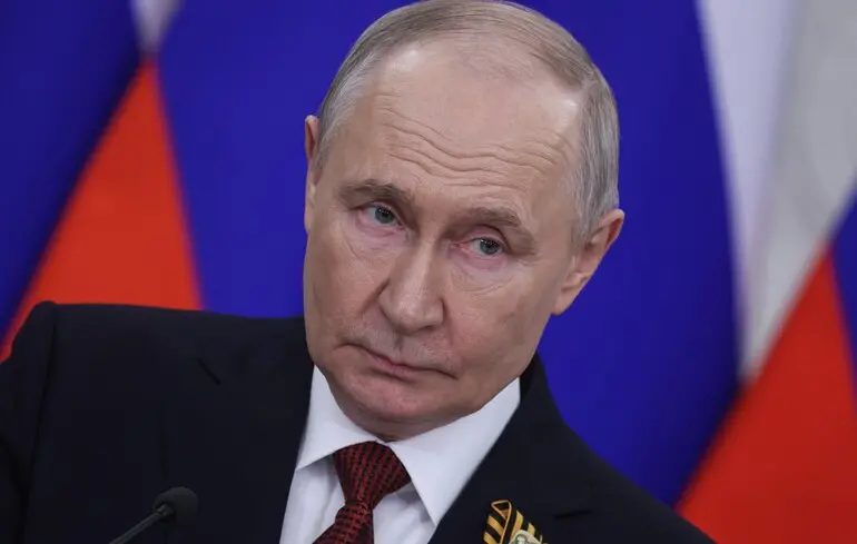 Паливна криза в РФ: Путін заявив про створення нової системи постачання нафтопродуктів до Криму