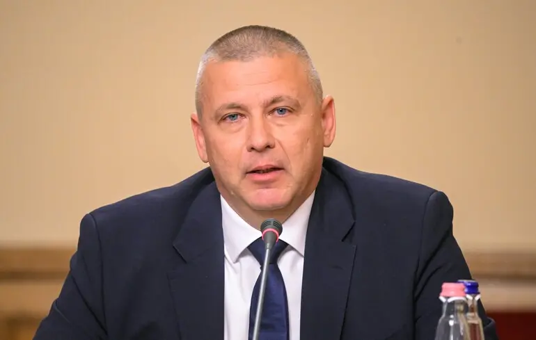 "Ми зачиняємо двері перед росіянами": міністр оборони Угорщини заявив про новий курс
