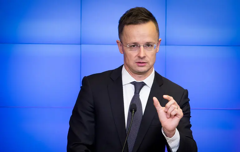 Сійярто склав депутатський мандат і приєднався до китайської BYD