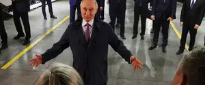 Російські олігархи виводять мільярди з РФ, побоюючись тиску з боку Кремля — Bloomberg
