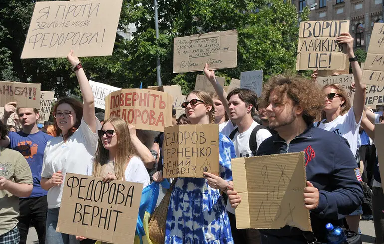 Саморуйнівне переформатування уряду України: що західні ЗМІ пишуть про кадрові перестановки та звільнення Федорова