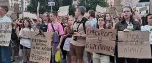 «Обменивайте пленных, а не Федорова»: в столице проходит второй за день митинг против отставки министра обороны