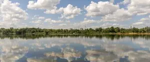 У Києві рятувальники розчистили Кирилівське озеро після російської атаки 2 липня