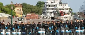 В Венеции посла США, прибывшего на суперъяхте, встретили протестами 