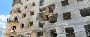 Оккупанты ударили БПЛА по жилому дому в Изюме: 17 пострадавших, среди них маленький ребенок