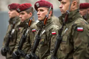 Опрос: 76% поляков поддерживают военную подготовку, 51% — выступают против призыва