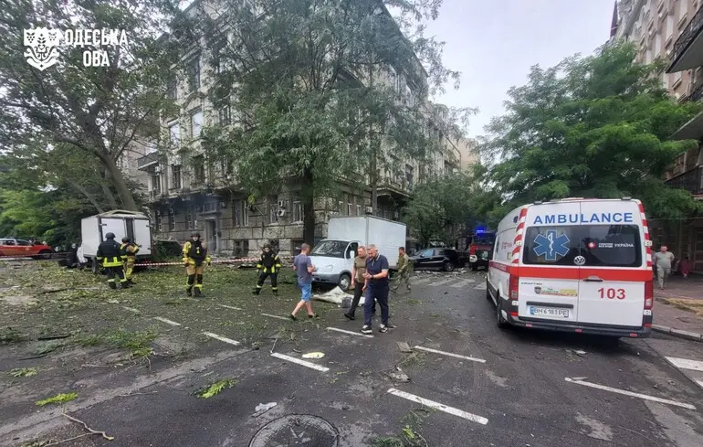 Росіяни вдарили по Одесі, є постраждалі