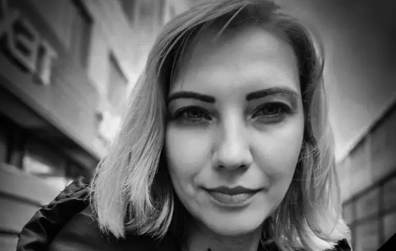 Російський удар по Херсону: внаслідок атаки дрона загинула працівниця ОВА