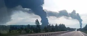 Чорне небо у РФ: гігантські клуби диму здійнялися над НПЗ та газовою базою