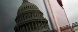 Споры из-за тарифных полномочий Трампа поставили под угрозу соглашение об «адских санкциях» против РФ — NYT