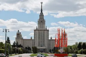 Всидіти на двох стільцях: як російські університети підтримують війну, але залишаються у світових рейтингах і зберігають міжнародні зв’язки