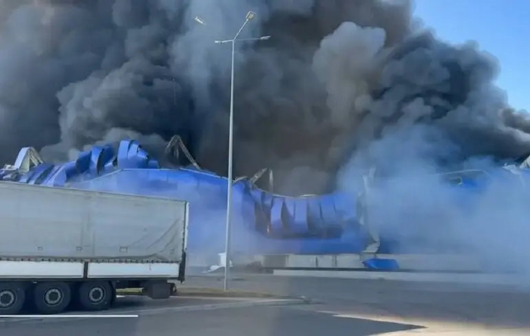 У Кривому Розі після атаки «шахеда» горить торговельний центр