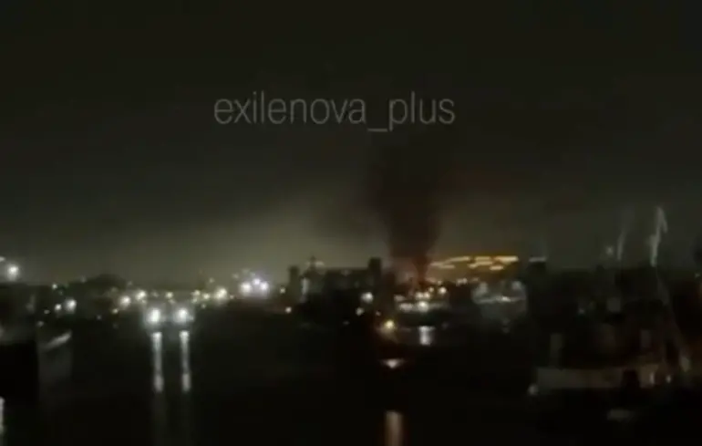 Після атаки дронів над Ростовським морським портом здіймається дим: відео