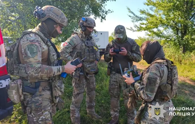 На Буковині поліцейська спецоперація: шукають чоловіка, який стріляв у правоохоронців