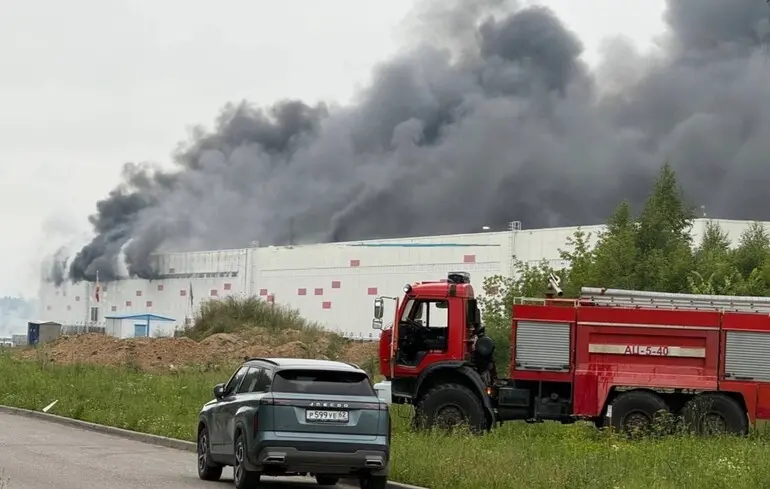 У Рязані під удар дронів потрапив склад Wildberries: спалахнула пожежа