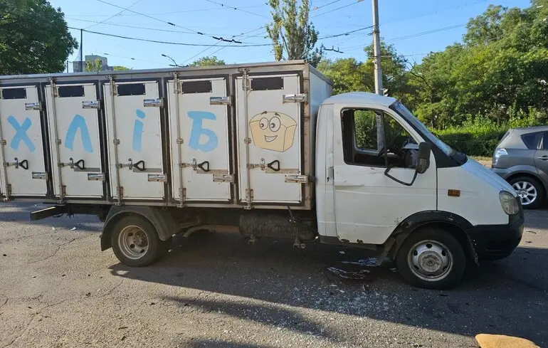 У Херсоні російський безпілотник атакував хлібовоз: загинув водій