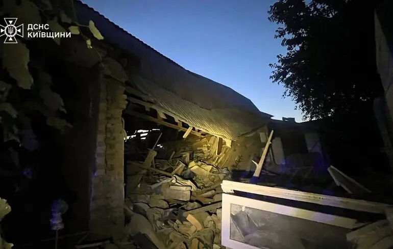На Київщині внаслідок ворожого удару пошкоджено будинки: постраждало п'ятеро людей, серед них є дитина