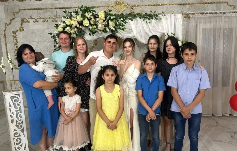 Підтверджено загибель батьків Воронових та трьох дітей. Кому належать фрагменті тіл, знайдені під завалами, встановить експертиза — Зеленський