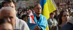 Исследование: более половины украинцев в Польше хотят получить гражданство