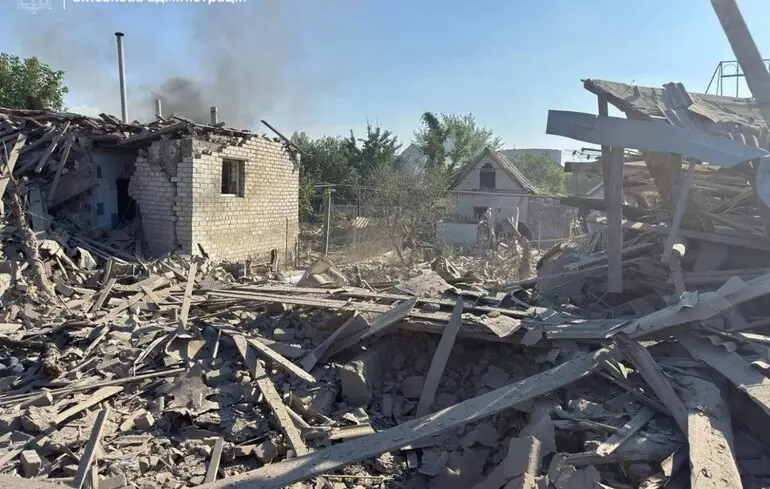 Росіяни скинули на Запоріжжя вісім авіабомб за півтори години: є загибла та десятки поранених