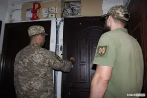В Луцке мужчину задержали в подъезде жилого комплекса: в ТЦК объяснили инцидент