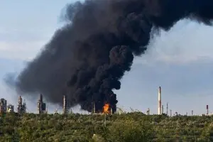 «Мінус» Сизранський НПЗ: українські дрони вдарили по підприємству в РФ, спалахнула пожежа 