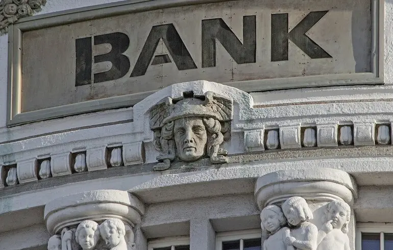 Автоматичне списання всіх боргів: банкам дали годину на відповідь виконавцю