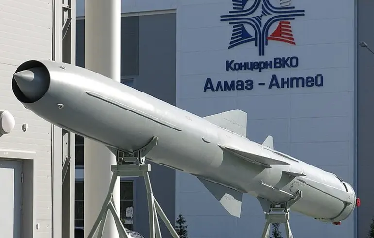 Росіяни вдарили ракетами по ринку в передмісті Одеси