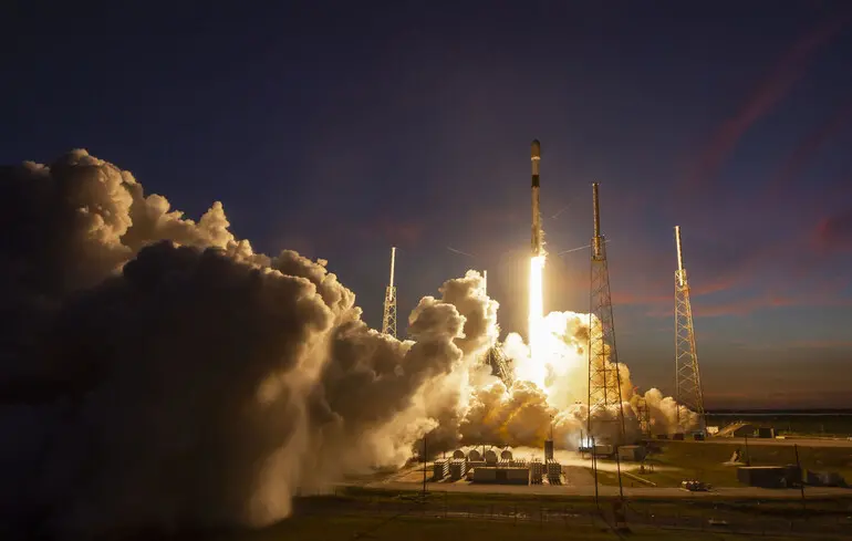 Фрагмент ракеты SpaceX, вероятно, врезался в Луну: ученые будут искать следы удара