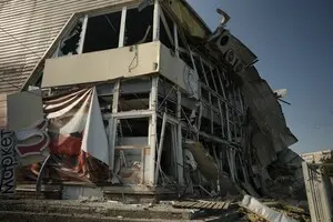 Росіяни атакували вагон потяга в Лозовій та скинули вісім КАБів на Суми: є загиблі та 20 поранених