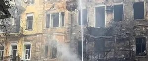 Поврежденные дома и сгоревшие авто: оккупанты атаковали Одессу, есть пострадавшие