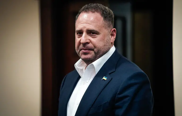 Суд пом’якшив обмеження для Єрмака після навали листів від військових