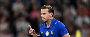 Украинский футболист Мудрик помог 