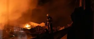 Повреждена детская больница и пожар на складе: ГСЧС публикует фото последствий баллистического удара по Киеву