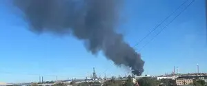 В российском Орске дроны атаковали НПЗ: на предприятии вспыхнул пожар
