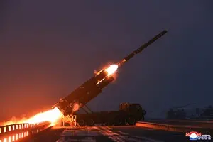 КНДР запустила баллистическую ракету в преддверии военных учений США и Южной Кореи &mdash; Reuters