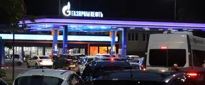 Удары по НПЗ дают о себе знать: в 16 регионах РФ возобновились проблемы с топливом
