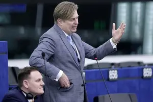 Через 200 пляшок шампанського депутат AfD отримав ордер на арешт