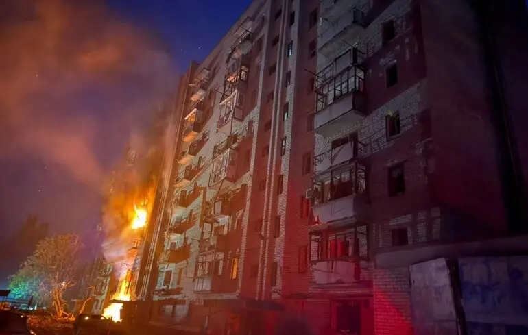 Влучання в багатоповерхівку в Краматорську: загинула людина, 15 поранених
