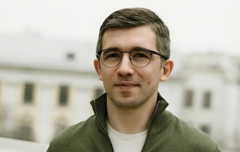 Німеччина відкликала ордер, а Польща звільнила: директора CEO Club Ukraine відпустили з-під арешту у справі про 171 електробайк