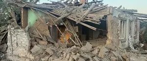 Оккупанты атаковали Изюм дроном и авиабомбой: повреждено не менее 15 домов, есть пострадавшие