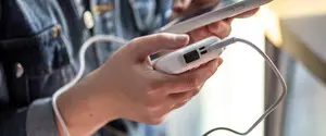 Украинцы стали активнее покупать портативные зарядные устройства и зарядные станции: как изменился спрос