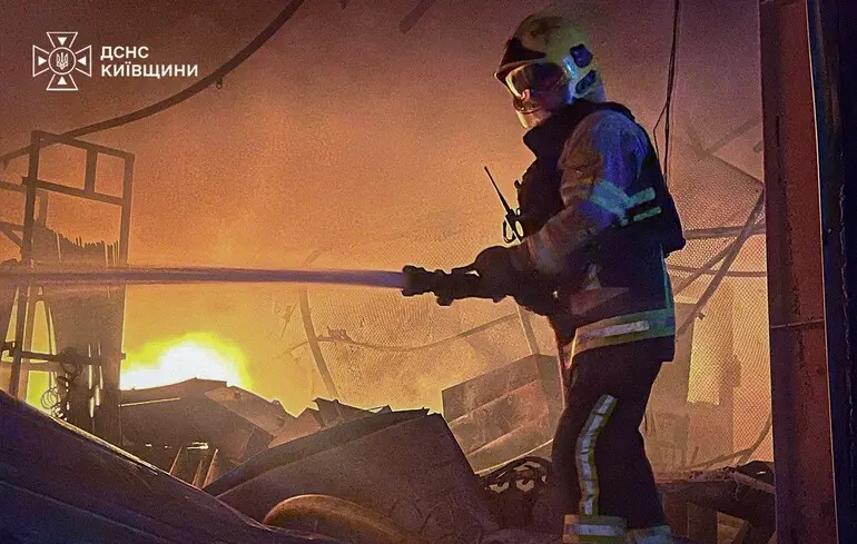 В Броварах под Киевом из-за атаки дронов вспыхнули три пожара