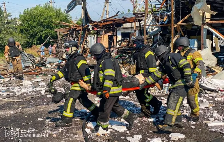 «Обов’язково відповімо»: Зеленський відреагував на удар по Печенігах та показав фото наслідків