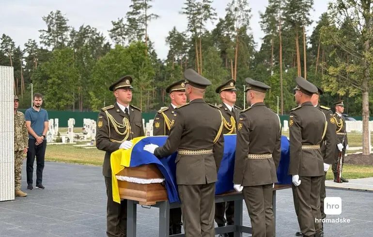 Здійснення клятви через 88 років: Євгена Коновальця перепоховали на НВМК