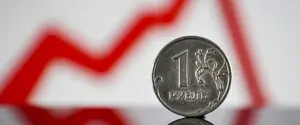 «Наличные под подушкой»: россияне начали массово снимать деньги с депозитов